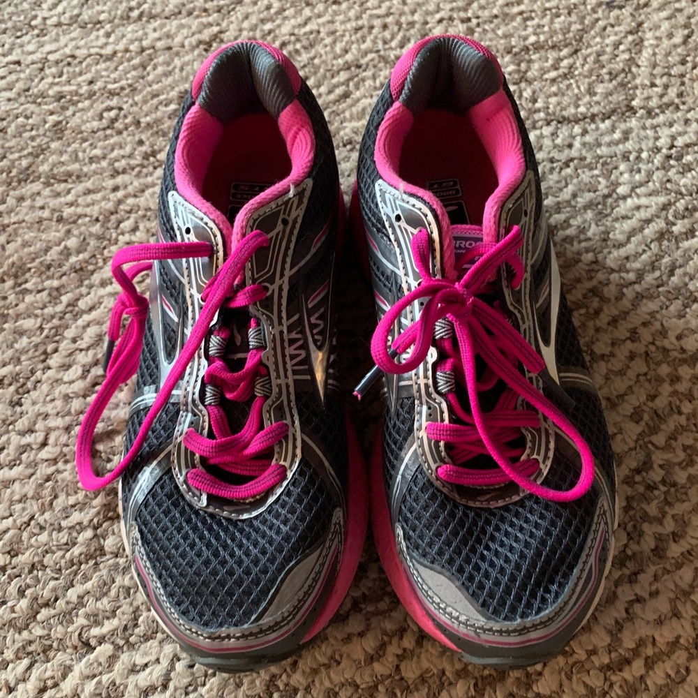 Women’s brooks athletic shoes